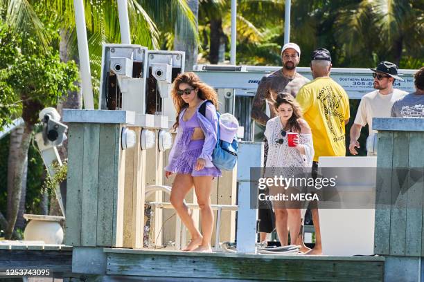 Shakira Beach Photos and Premium High Res Pictures - Getty Images
