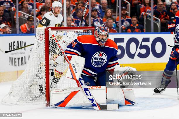 Edmonton Oilers Goalie Stuart Skinner makes a big save in the second period of game four in the Western Conference Second Round of the Edmonton...