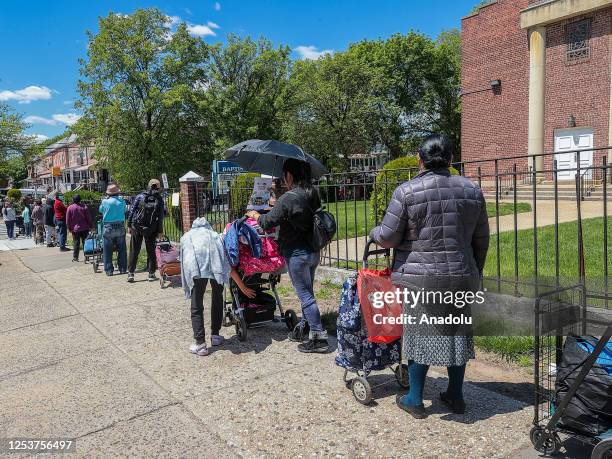 Food Rations Queue Foodbank Queue Photos and Premium High Res Pictures - Getty Images