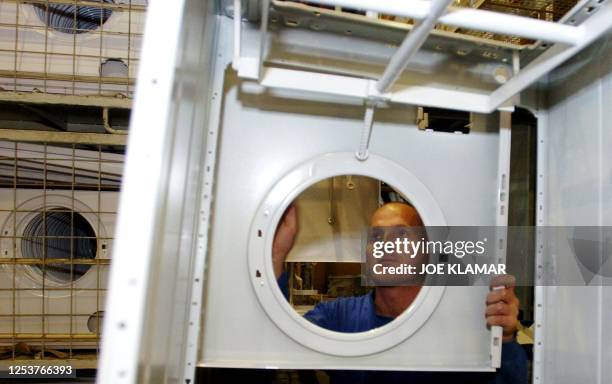 284 Washing Machine Assembly Stock Photos, High-Res Pictures, and ...