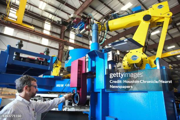 Manufacturing Riser Nufacturing Drilling Riser Photos and Premium High Res Pictures - Getty Images