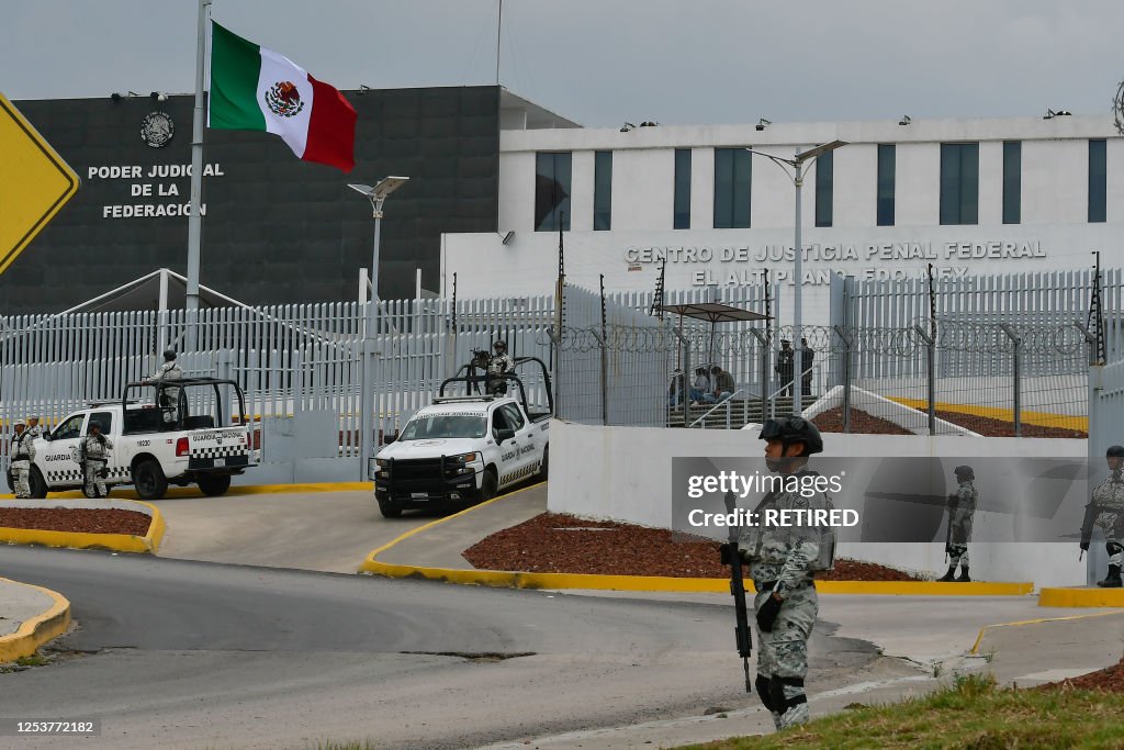 Military guard the prison El Altiplano' for the liberation of drug trafficker Luis "El Güero" Palma