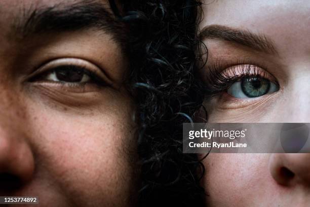 multiracial jong volwassen portret van het paar - close up faces stockfoto's en -beelden