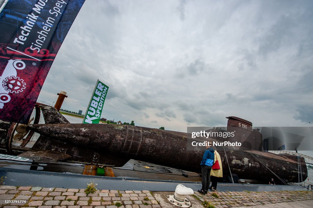 The German Navy's U17 submarine loaded onto a floating pontoon,... News