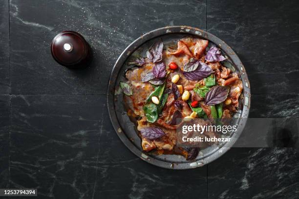 japanische wagyu rindfleisch tataki - carpaccio stock-fotos und bilder