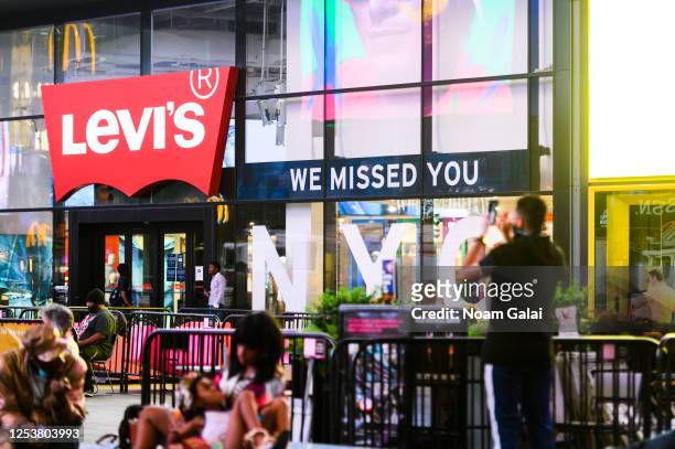 1,051 Levis Store Opening Photos and Premium High Res Pictures - Getty  Images