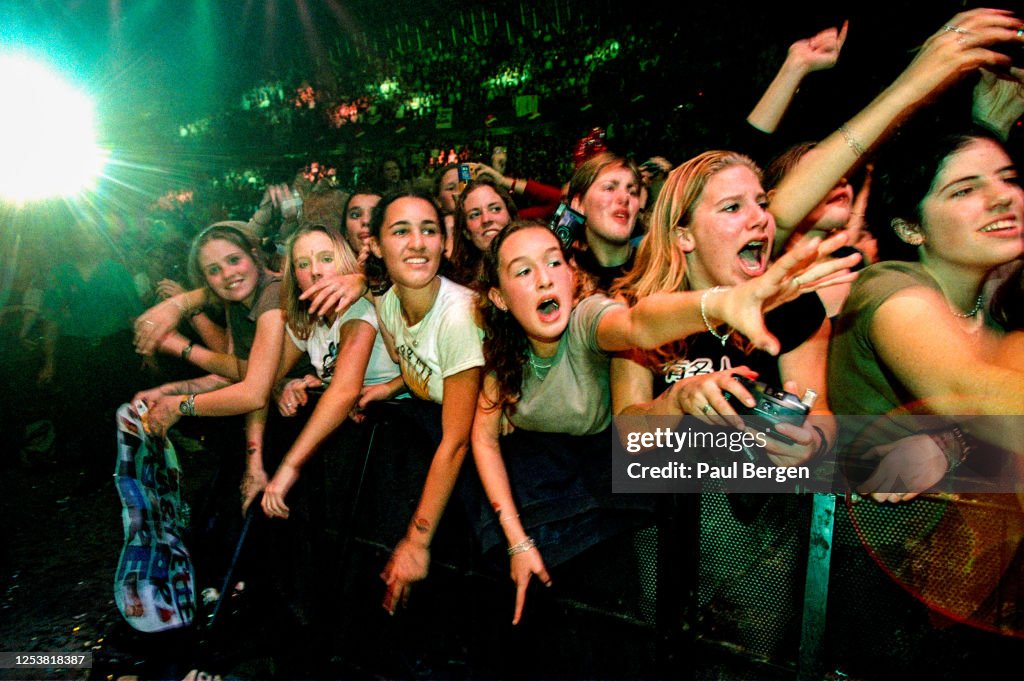 Fans Pepsi Pop 1999