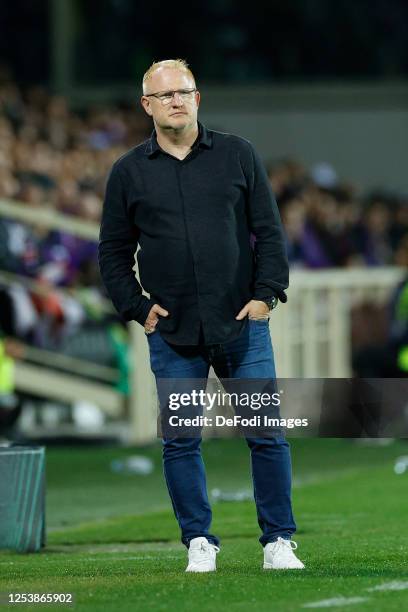 Head Coach Heiko Vogel of FC Basel 1893 looks on during the UEFA Europa Conference League semi-final first leg match between ACF Fiorentina and FC...