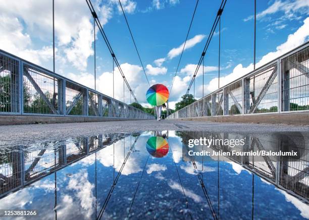 the saint symphorien footbridge crossing the loire, in tours, france. - indre y loira fotografías e imágenes de stock