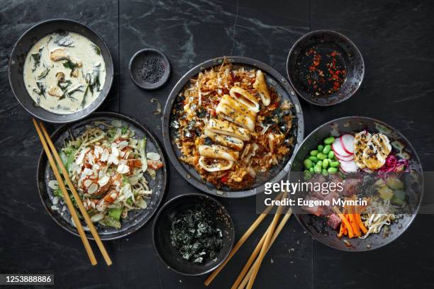 tradition japanese dishes for family dinner. - comida japonesa fotografías e imágenes de stock
