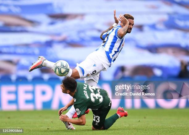 Willian José of Sociedad is challenged by Nicolás Melamed of Espanyol during the Liga match between Real Sociedad and RCD Espanyol at Reale Arena on...