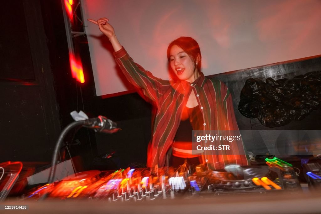 CHINA-MUSIC-WOMEN
