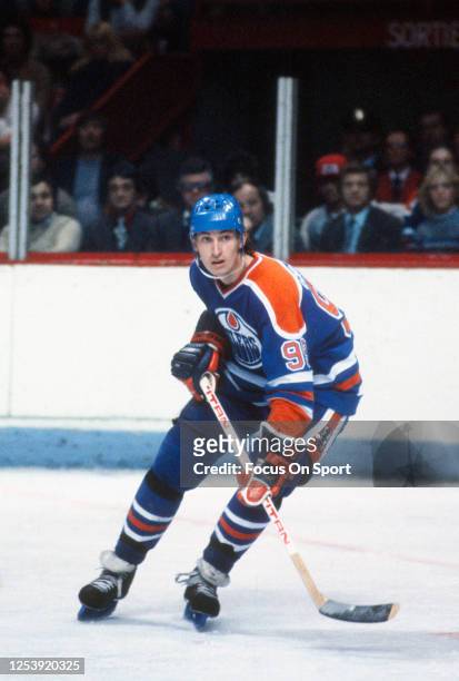 Wayne Gretzky of the Edmonton Oilers skates against the Montreal Canadiens during an NHL Hockey game circa 1984 at the Montreal Forum in Montreal,...
