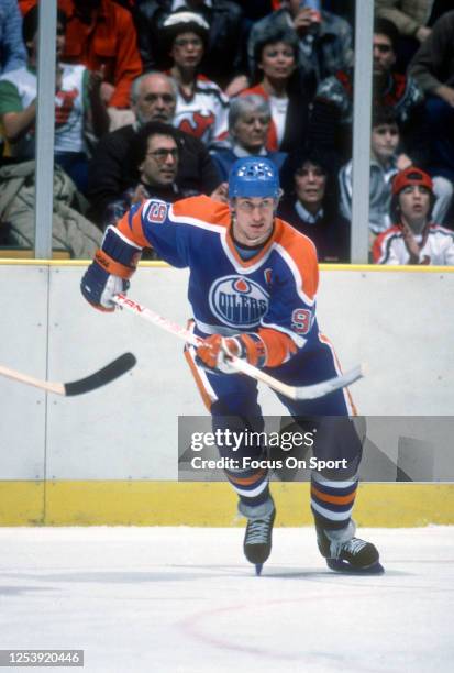 Wayne Gretzky of the Edmonton Oilers skates the New Jersey Devils during an NHL Hockey game circa 1984 at the Brendan Byrne Arena in East Rutherford,...