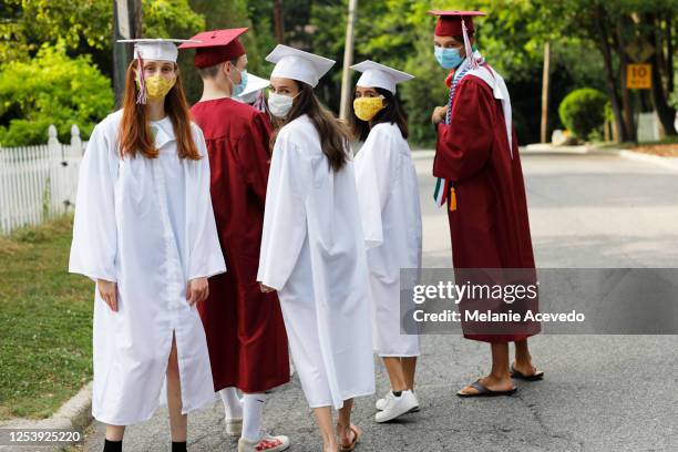Gradution Walk High School Graduation Walk Photos and Premium High Res Pictures ...