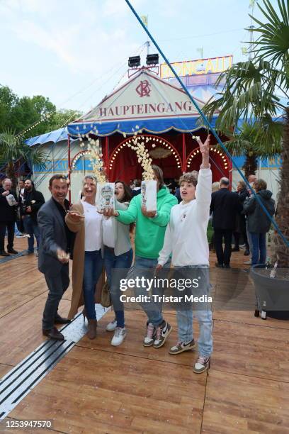 Nicolas König, Inke König, Anja Meziani, Hakim-Michael Meziani, Mikah Meziani at the Circus Roncalli gala premiere "All for ART for all" on May 11,...