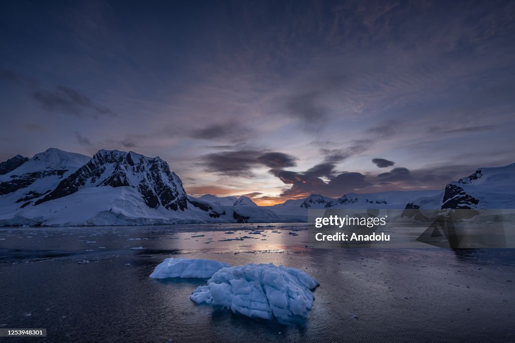 "Ice Continent" Antarctica melts at historic rates this year