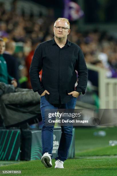 Head Coach Heiko Vogel of FC Basel 1893 looks on during the UEFA Europa Conference League semi-final first leg match between ACF Fiorentina and FC...