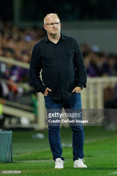 Head Coach Heiko Vogel of FC Basel 1893 looks on during the UEFA Europa Conference League semi-final first leg match between ACF Fiorentina and FC...