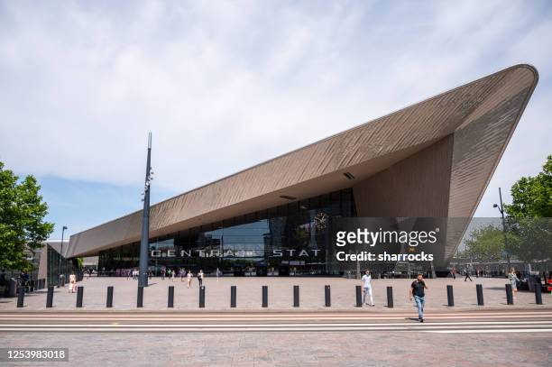 rotterdam central station concourse - rotterdam station stock pictures, royalty-free photos & images