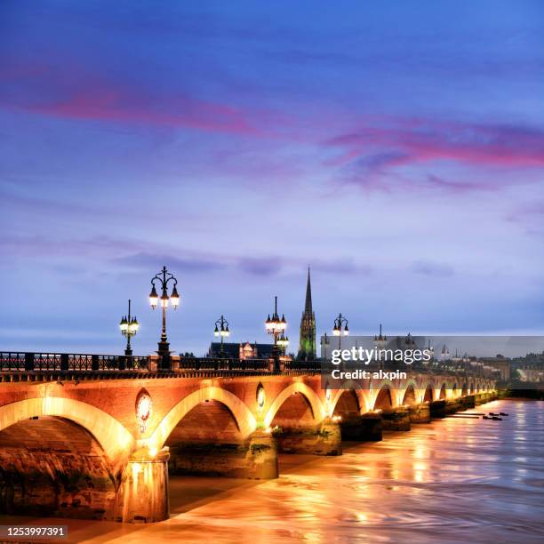 steinbrücke - bordeaux stock-fotos und bilder