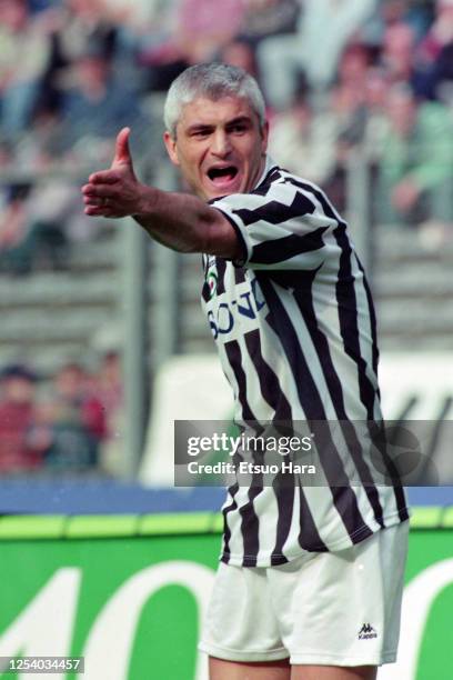 Fabrizio Ravanelli of Juventus gestures during the Serie A match between Juventus and Sampdoria at the Stadio delle Alpi on April 9, 1996 in Turin,...