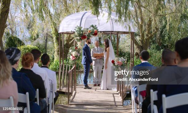 le mariage que tout le monde attendait - cérémonie du mariage photos et images de collection