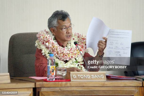 Le chef de la coalition autonomiste To tatou Ai'a et maire de Bora Bora, Gaston Tong Sang, s'exprime le 15 avril 2008 à Papeete après avoir été élu...