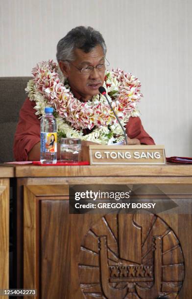 Le chef de la coalition autonomiste To tatou Ai'a et maire de Bora Bora, Gaston Tong Sang, s'exprime le 15 avril 2008 à Papeete après avoir été élu...