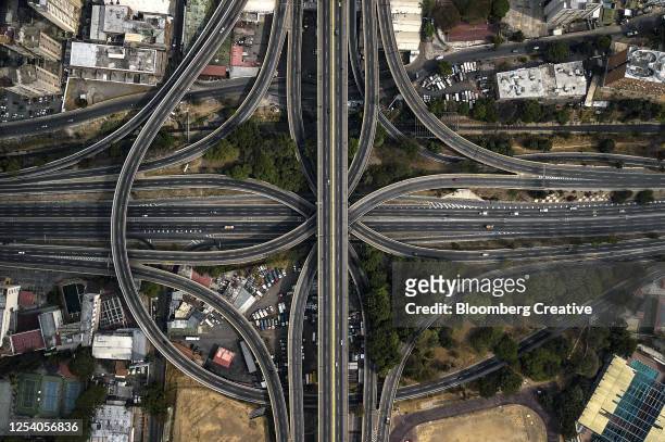 highway intersection - caracas stock pictures, royalty-free photos & images