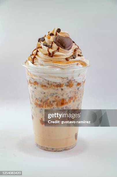 milkshake frapuccino cup - caffè mocha foto e immagini stock