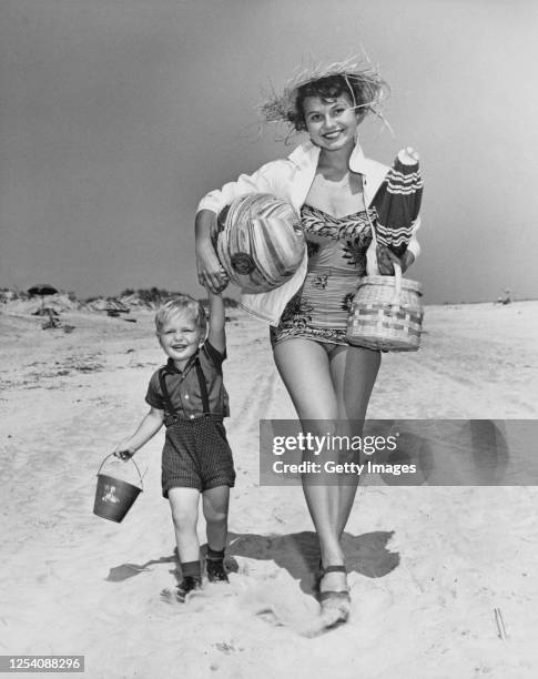 beach excursion - 1950s beach ball stock pictures, royalty-free photos & images