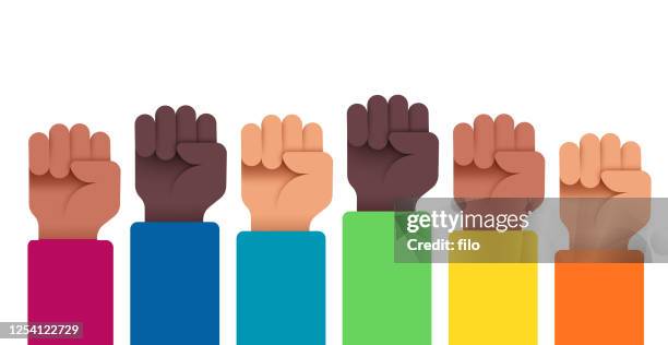 protestierende menschen mit erhobenen händen - human rights stock-grafiken, -clipart, -cartoons und -symbole