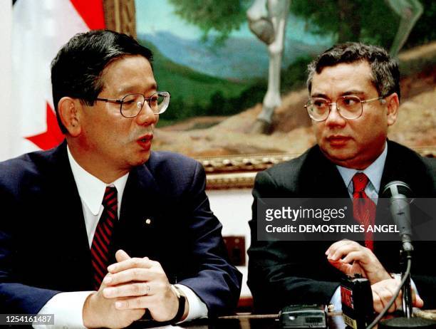 El Secretario de Estado para Asuntos Exteriores japones Nobutaka Machimura y el Ministro de Relaciones Exteriores de Panama Jorge Ritter se reunieron...