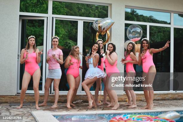 bachelorette party - junggesellinnenabschied stock-fotos und bilder