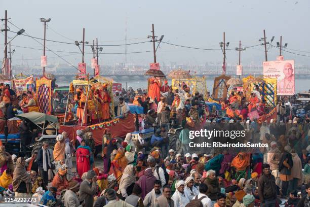 parade schwebt auf die prozession - kumbh mela at allahabad stock-fotos und bilder