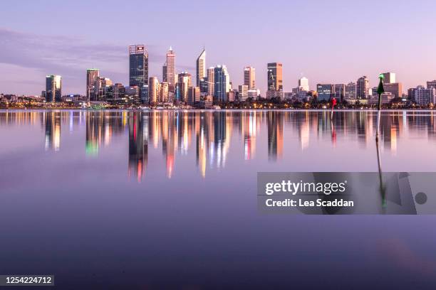 perth city at sunrise - perth australia fotografías e imágenes de stock