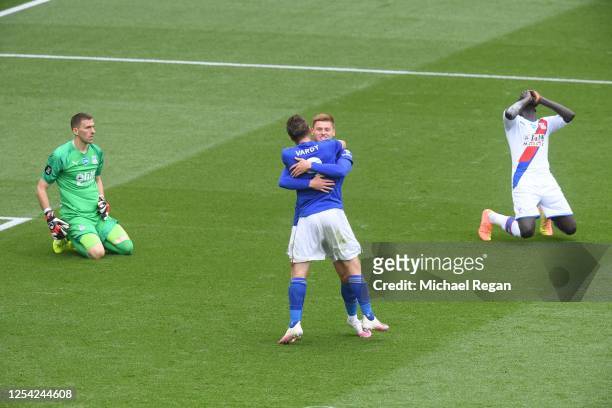 Jamie Vardy of Leicester City celebrates with Harvey Barnes after scoring his team's second goal as Mamadou Sakho and Vicente Guaita of Crystal...