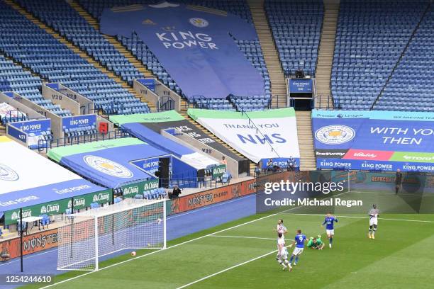 Jamie Vardy of Leicester City scores his team's second goal during the Premier League match between Leicester City and Crystal Palace at The King...