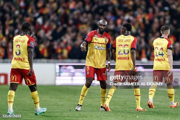 Lens' Franco-Ivorian midfielder Seko Fofana celebrates his goal with his teammates during the French L1 football match between RC Lens and Stade de...
