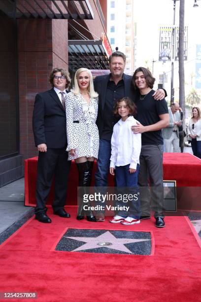 ) Zuma Rossdale, Gwen Stefani, Blake Shelton, Apollo Rossdale, and Kingston Rossdale at the ceremony where Blake Shelton is honored with a star on...
