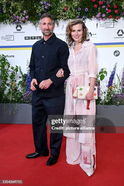 Benjamin Sadler and Karin Hanczewski arrive at the German Film Awards ceremony. The "Lola" is Germany's most highly endowed cultural award. Photo:...