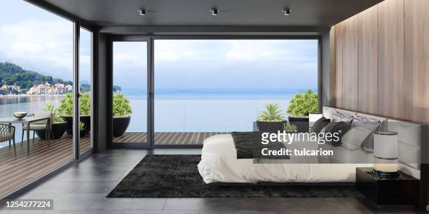 parete di pietra di roccia di montagna in lussuoso appartamento master camera da letto interno - panoramica foto e immagini stock