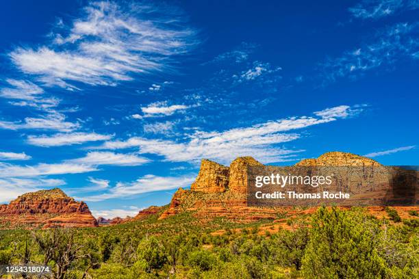 red rocks and blue skies in sedona, arizona - scottsdale stockfoto's en -beelden