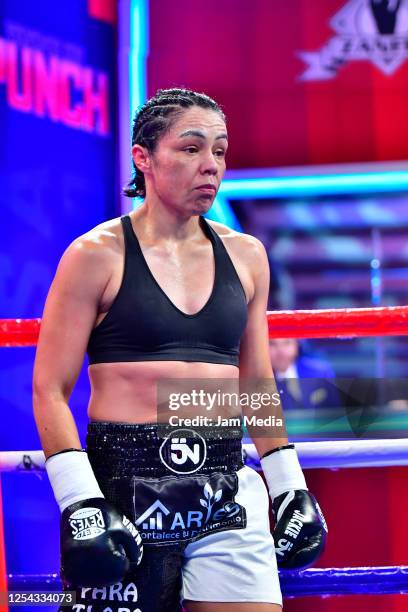 Jackie 'Princesa' Nava get ready in her corner during an unofficial fight against Estrella 'Chacala' Valverde at TV Azteca as part of Volvemos con...