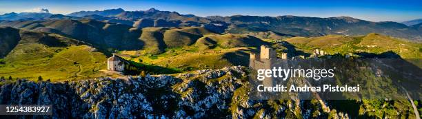 castle in rocca calascio, gran sasso national park, abruzzo, italy - parco nazionale del gran sasso e monti della laga stock pictures, royalty-free photos & images