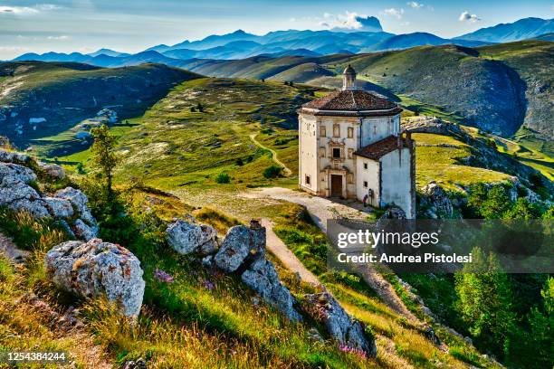 santa maria church in rocca calascio, abruzzo, italy - parco nazionale del gran sasso e monti della laga stock pictures, royalty-free photos & images