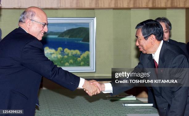 Visiting Palestinian International Cooperation Minister Nabil Shaath shakes hands with Japanese Foreign Minister Yohei Kono prior to their...