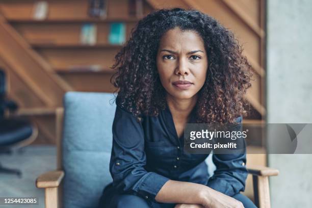 african ethnicity businesswoman with a serious expression - angry black woman stock pictures, royalty-free photos & images