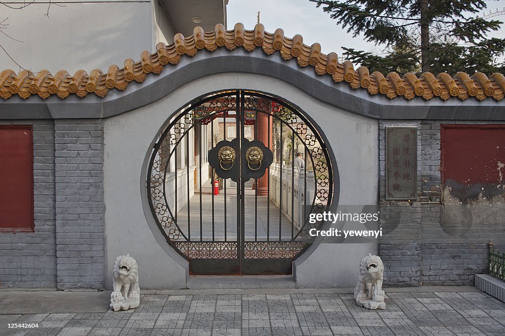 Moon door leading into Buddhist temple